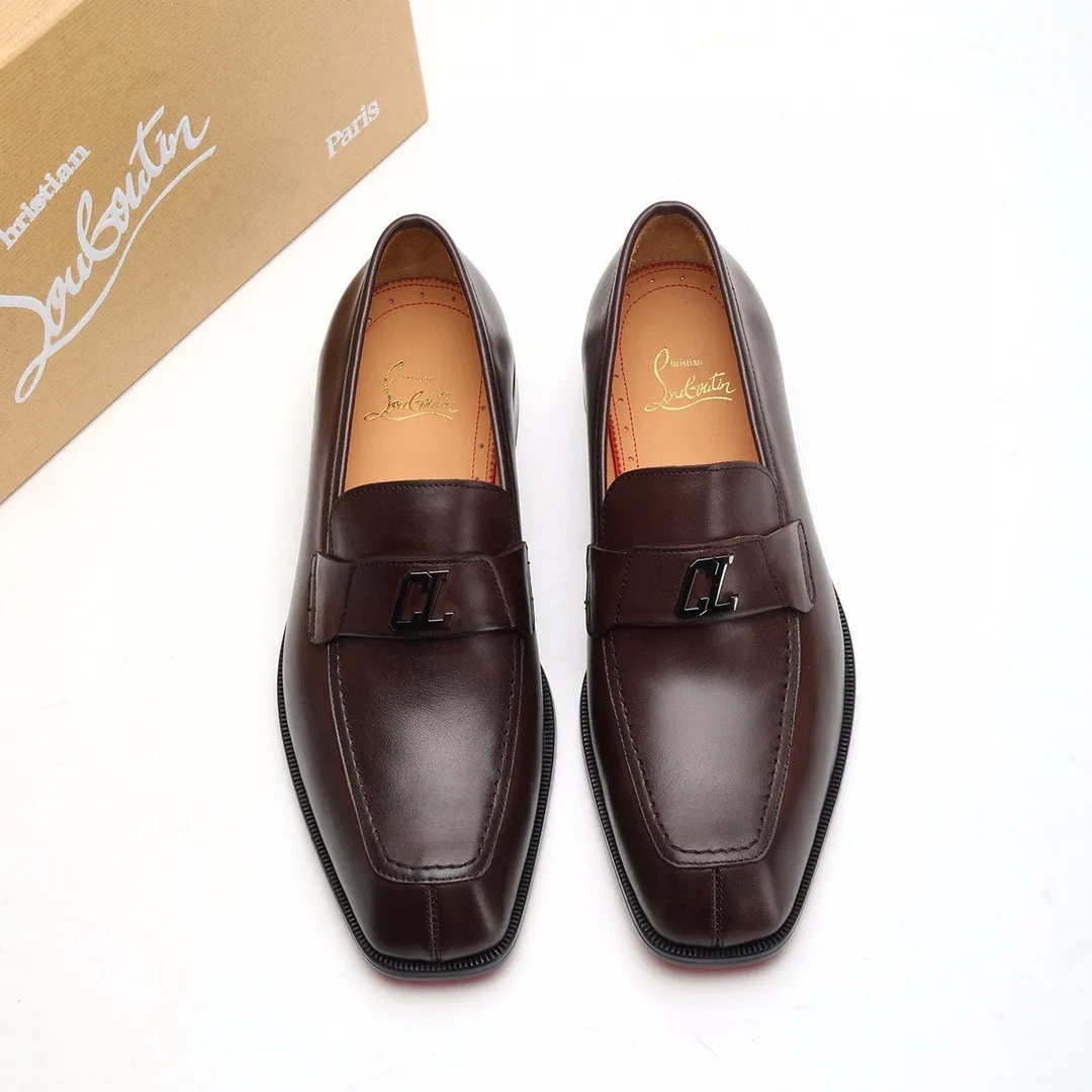 Batch 1,080 yuan 💰••New real shots••CL～High-end men’s 👔casual•loafers with red soles! ••🆑Genuine and top-quality goods from original orders ••✅💯 Purchase goods from top-quality original orders! Original imported patterned cowhide ➕Imported cowhide lining ➕Cowhide feet ➕Original leather outsole~🉑️Feel free to compare the authentic ones! Size: 38-44 (45.46.47 can be customized)